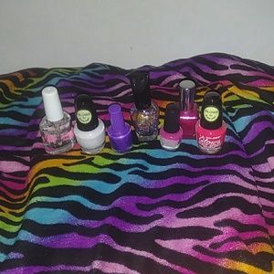 Nail polish💅 6 colors w/ top coat